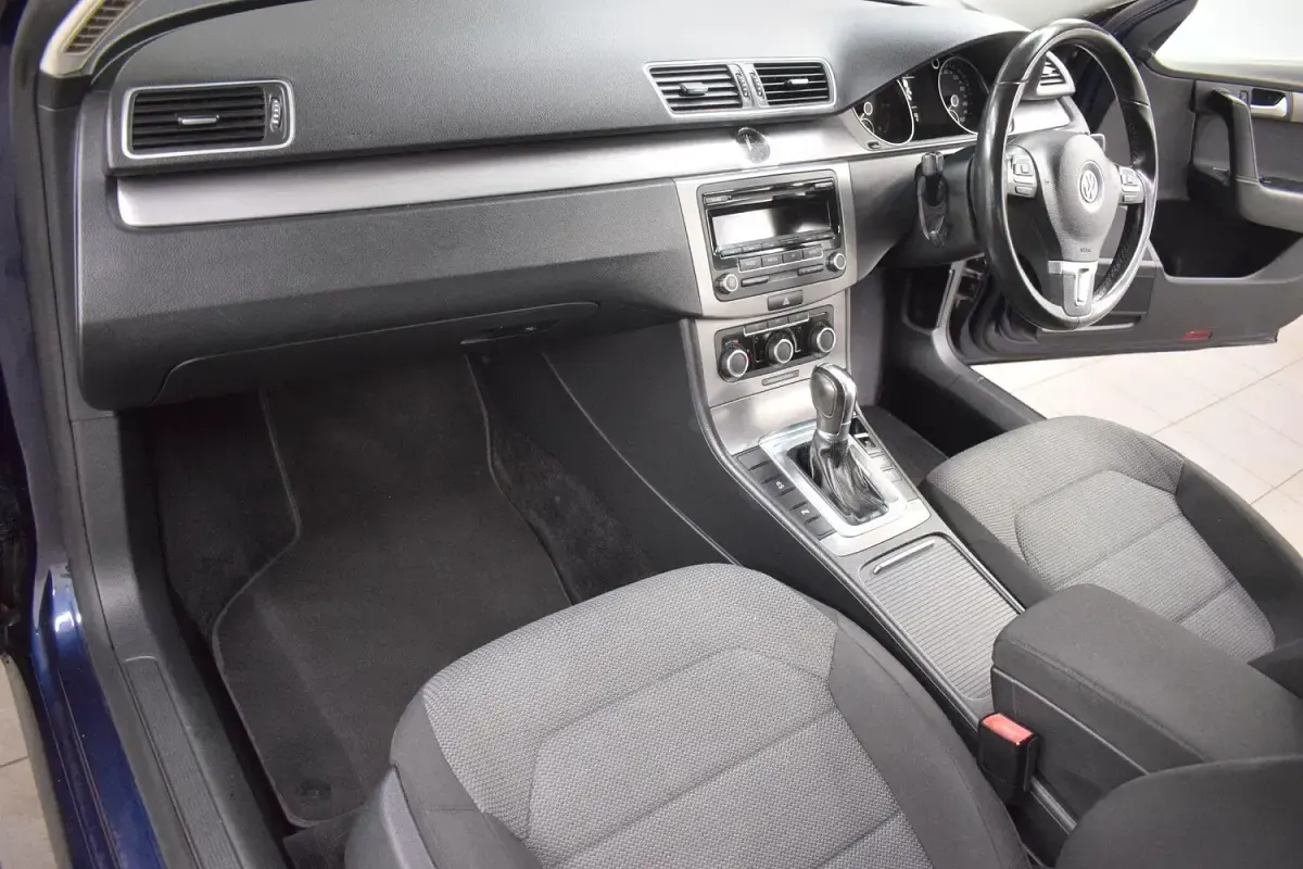 Used VW Passat SE 2011 Blue Sedan