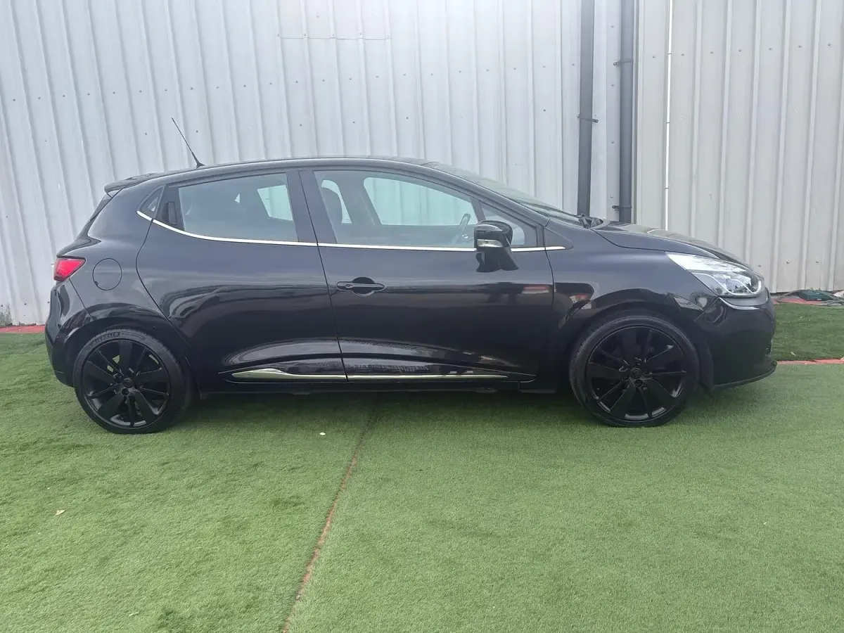 Used Renault Clio Dynamique 2016 Black Hatchback