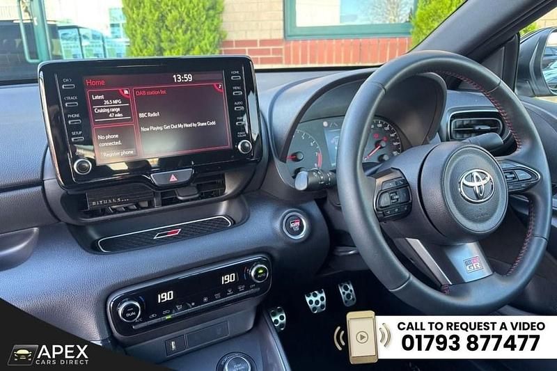 Used Toyota Yaris 261 HP (191 kW) 2021 White Hatchback