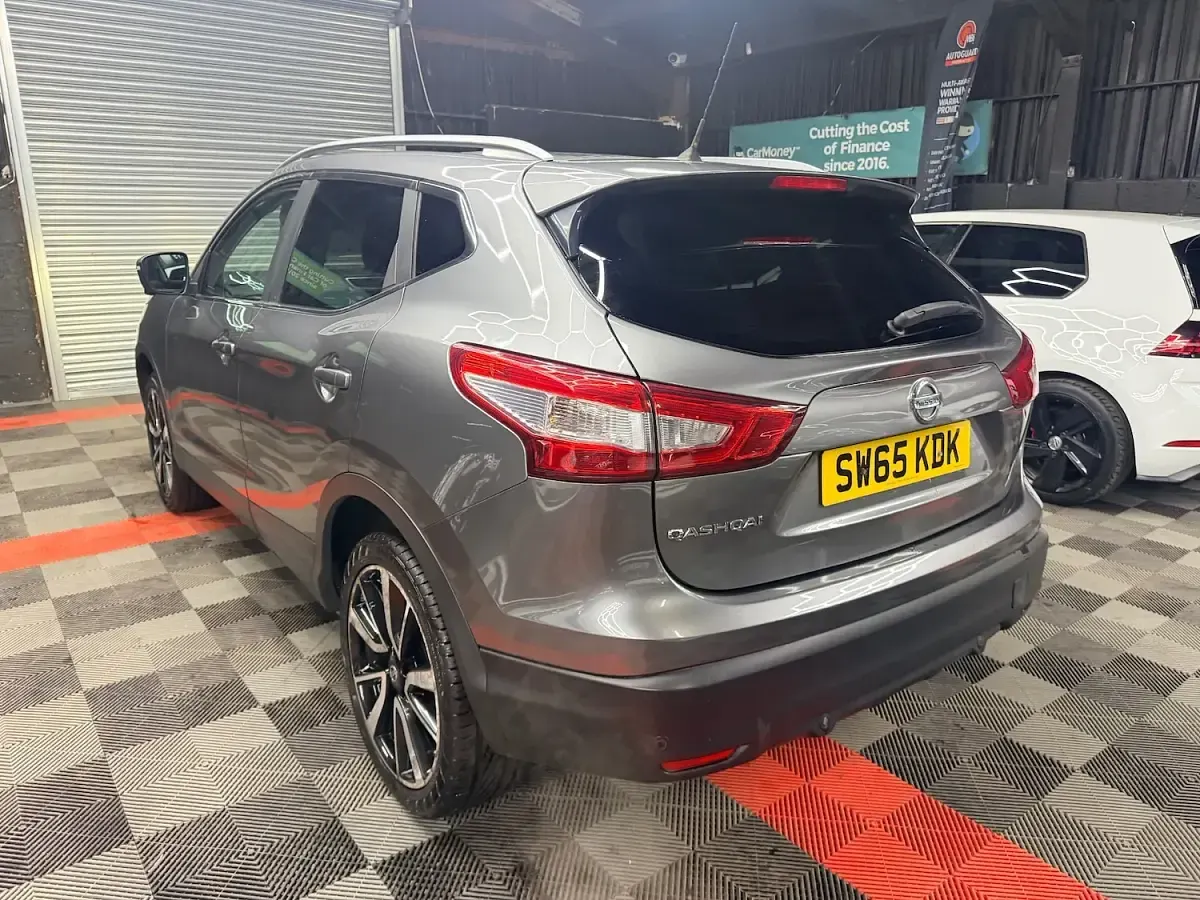 Used Nissan Qashqai Tekna 115 HP (84 kW) 2015 Grey SUV