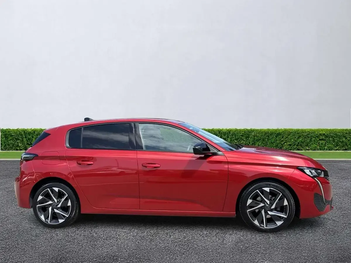 Used Peugeot 308 Allure Premium 130 HP (95 kW) 2023 Red Hatchback