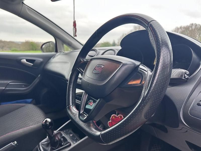 Begagnad Seat Ibiza FR 143 HK (105 kW) 2011 Röd Halvkombi