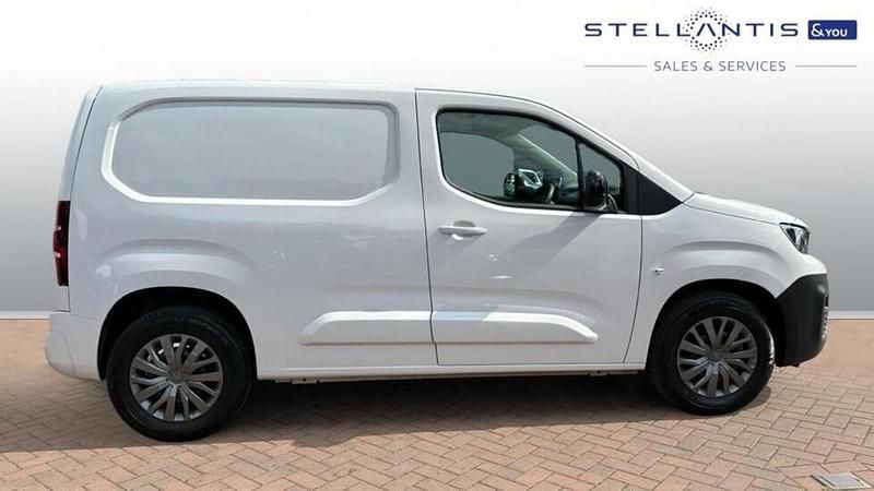 White Used 2024 Peugeot E-Partner Premium MPV | £12,995 (Super price) - Image 1/4