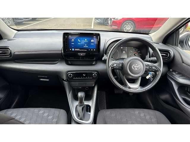 Used Toyota Yaris Hybrid 116 HP (85 kW) 2024 White Hatchback