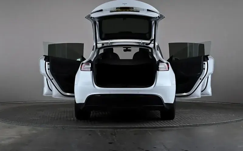 Used Tesla Model Y Long Range AWD 378 kW (514 HP) 2022 White SUV