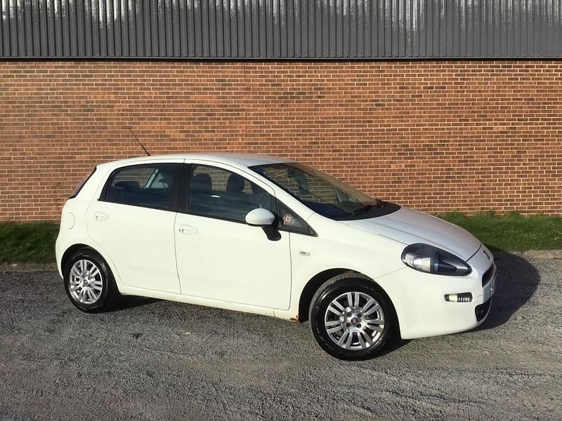 White Used 2014 Fiat Punto Easy Hatchback | £2,250 (Fair price) - Image 1/4