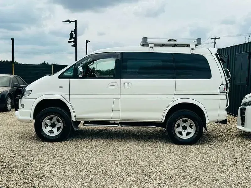 Used Mitsubishi Space Gear Active 185 HP (136 kW) 2006 White MPV