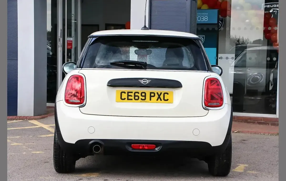 Used Mini ONE Classic 101 HP (74 kW) 2019 White Hatchback