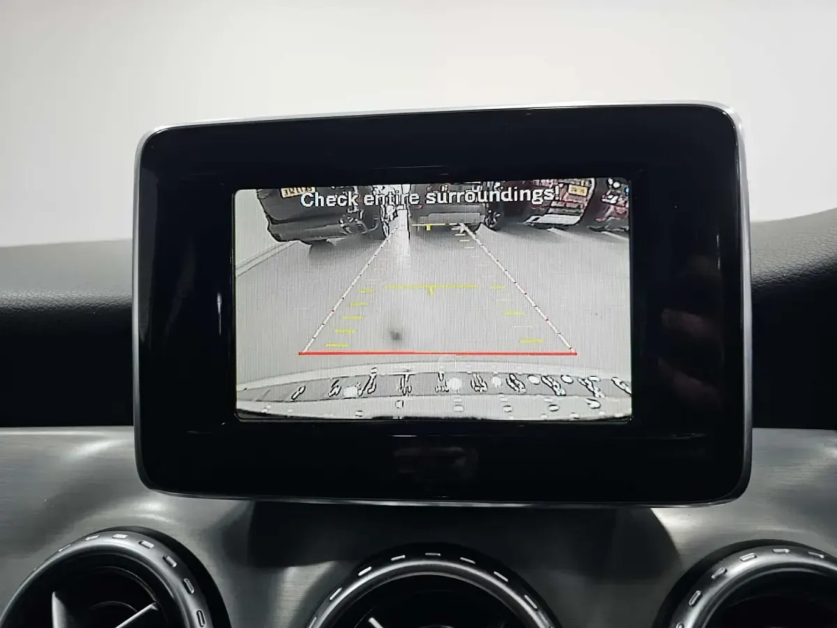 Used Mercedes GLA220 AMG line 170 HP (125 kW) 2015 White SUV