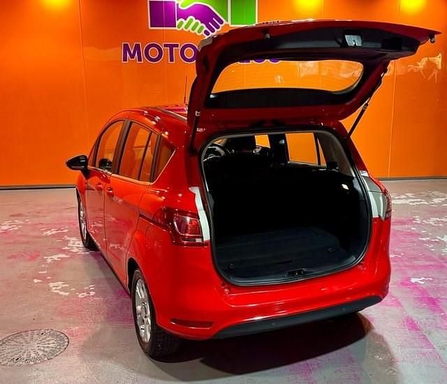 Usado Ford B-MAX Zetec 100 HP (73 kW) 2017 Vermelho Monovolume