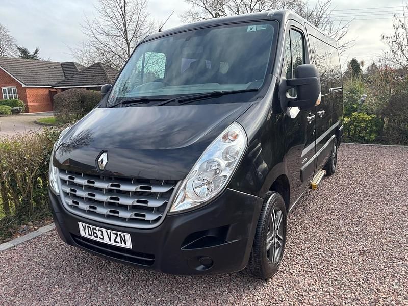 Begagnad Renault Master 2013 Svart Kombi