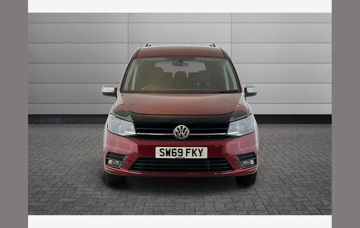 Used VW Caddy Maxi Life 101 HP (74 kW) 2020 Red MPV