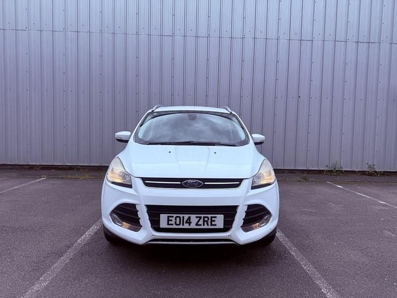 Usado Ford Kuga Titanium 163 HP (119 kW) 2014 Branco SUV