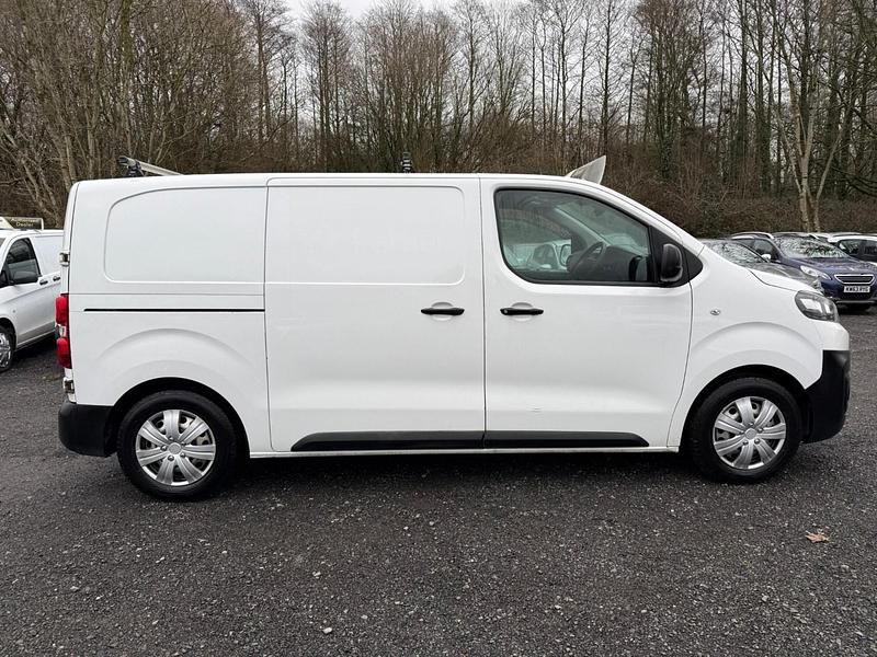 Used Citroën Dispatch 100 HP (73 kW) 2021 White MPV