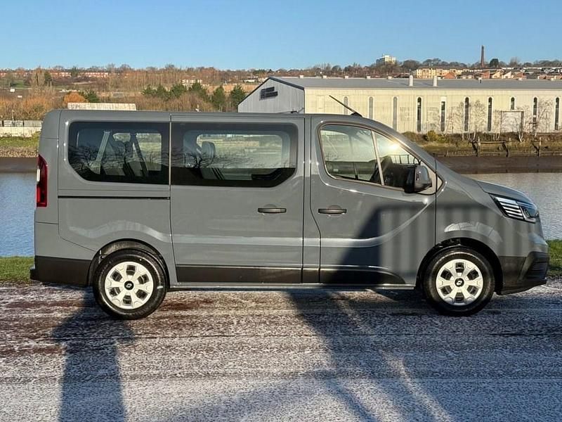 New Renault Trafic 168 HP (123 kW) 2025 Grey MPV