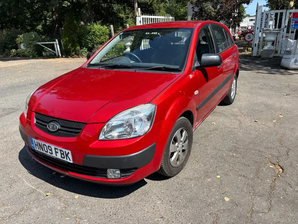 Used Kia Rio 97 HP (71 kW) 2009 Red Hatchback