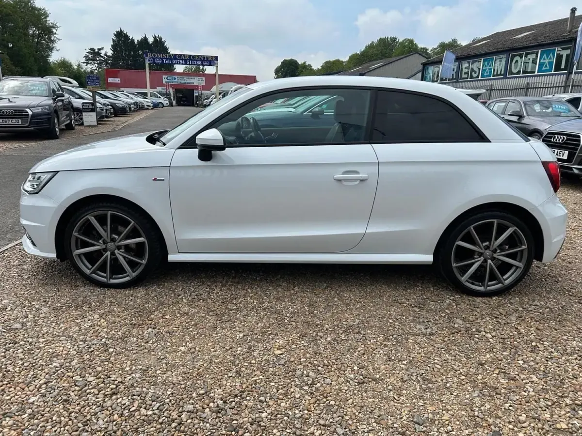 Używany Audi A1 Black Edition 2017 Biały Hatchback