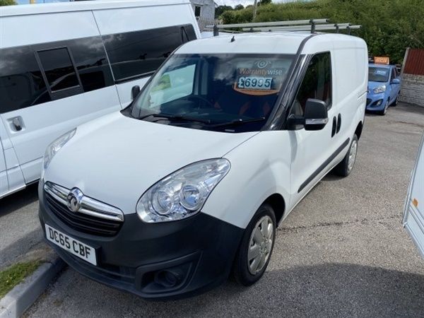 White Used 2014 Vauxhall Combo MPV | £5,495 - Image 1/1