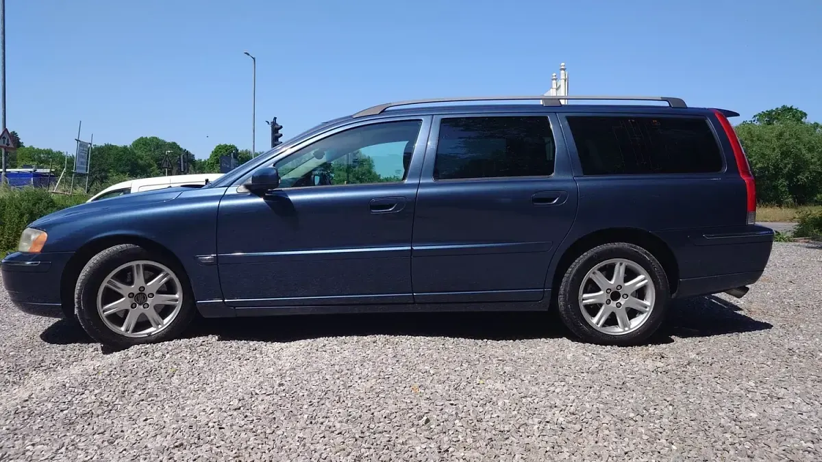 Used Volvo V70 SE 2006 Blue Estate