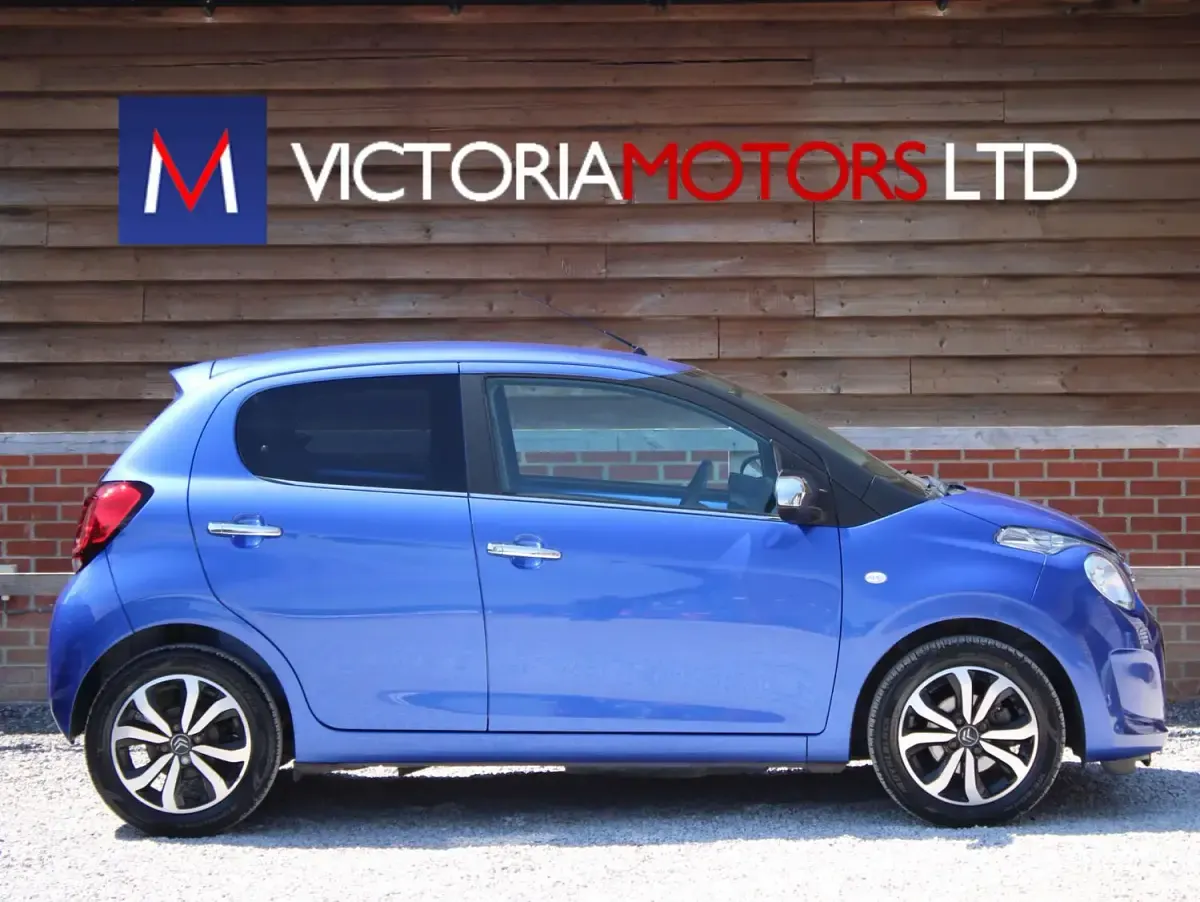 Used Citroën C1 Shine 70 HP (51 kW) 2021 Blue Hatchback