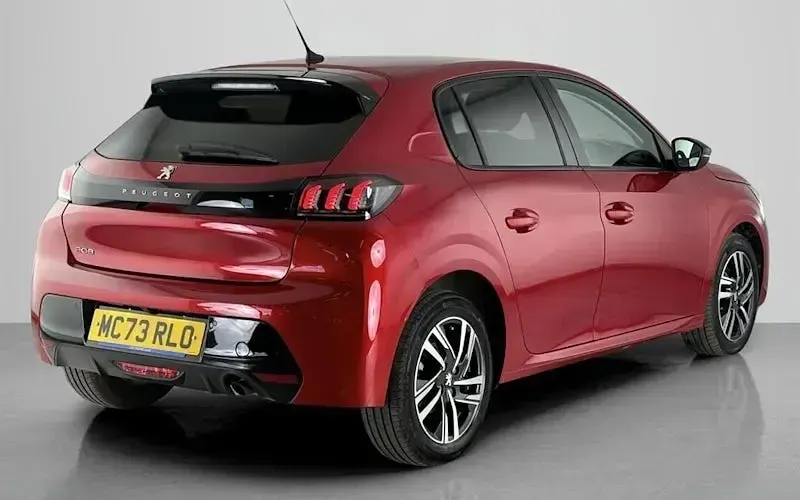 Used Peugeot 208 Allure+ 102 HP (75 kW) 2023 Red Hatchback