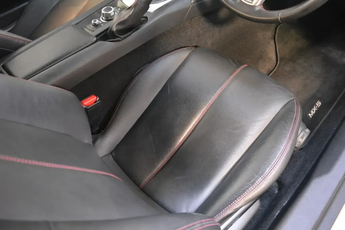 Usado Mazda MX5 Inclusive 160 HP (117 kW) 2015 Branco Cabrios