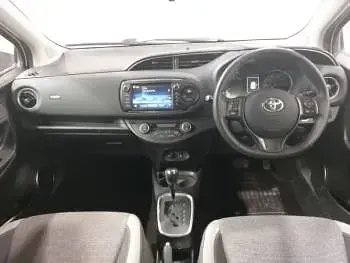 Used Toyota Yaris Hybrid 100 HP (73 kW) 2020 White Hatchback