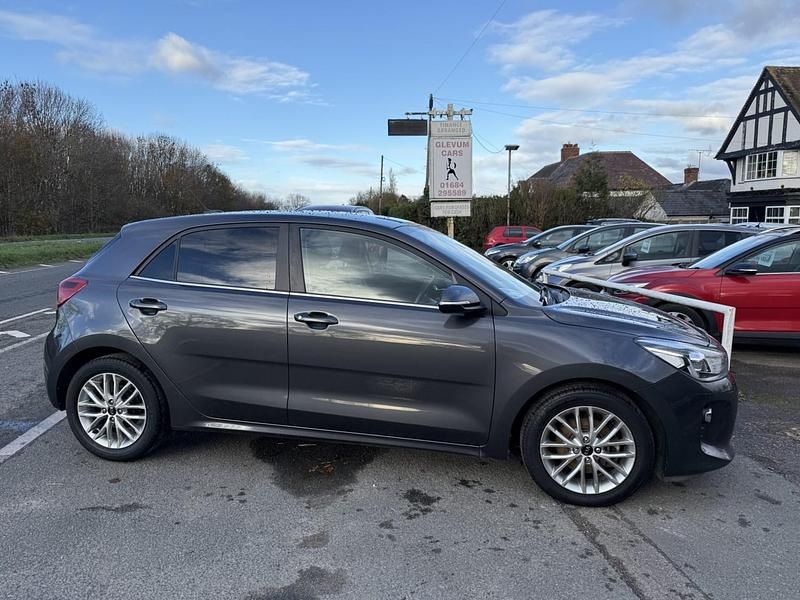Used Kia Rio 99 HP (72 kW) 2018 Grey Hatchback