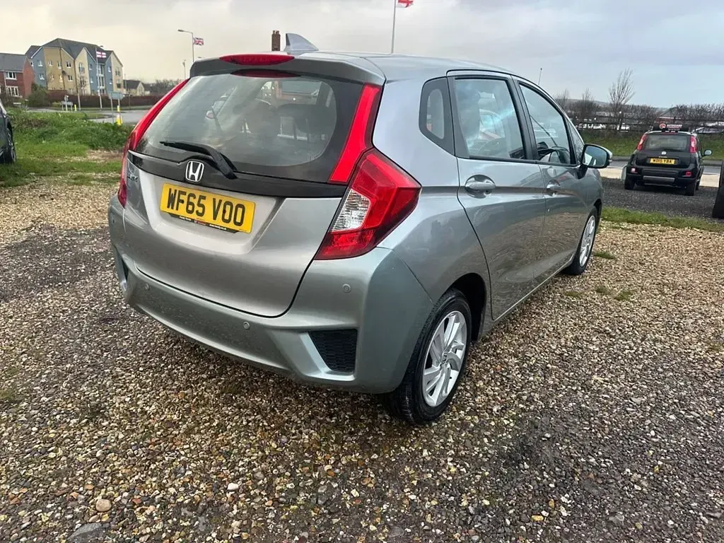 Second-hand Honda Jazz SE 102 CP (75 kW) 2015 Argintiu Hatchback