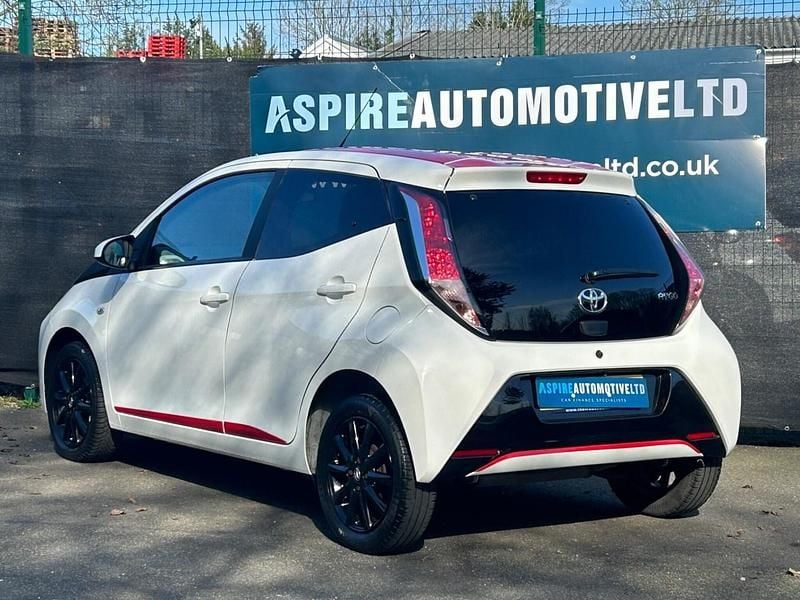 Used Toyota Aygo x-press 2017 White Hatchback