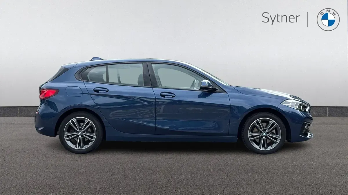 Used BMW 118 Sport Line 134 HP (98 kW) 2022 Blue Hatchback
