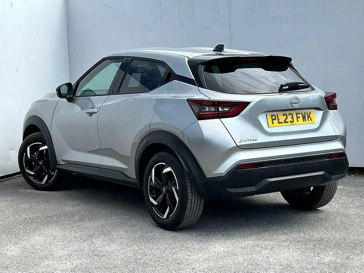 Used Nissan Juke N-Connecta 114 HP (83 kW) 2023 Silver SUV
