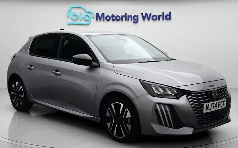 Used Peugeot 208 Allure 101 HP (74 kW) 2024 Hatchback
