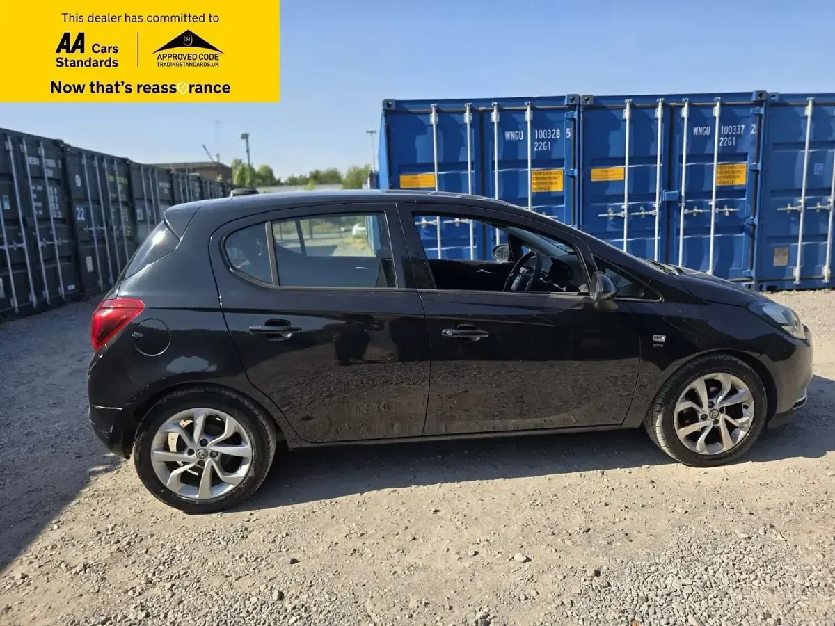 Used Vauxhall Corsa SRi 90 HP (66 kW) 2015 Black Hatchback