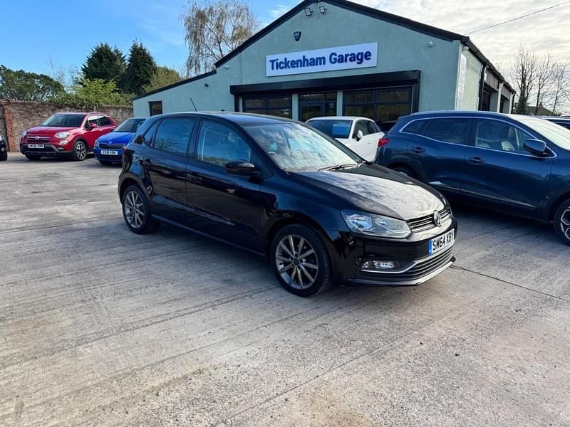 Used VW Polo Design 60 HP (44 kW) 2015 Black Hatchback