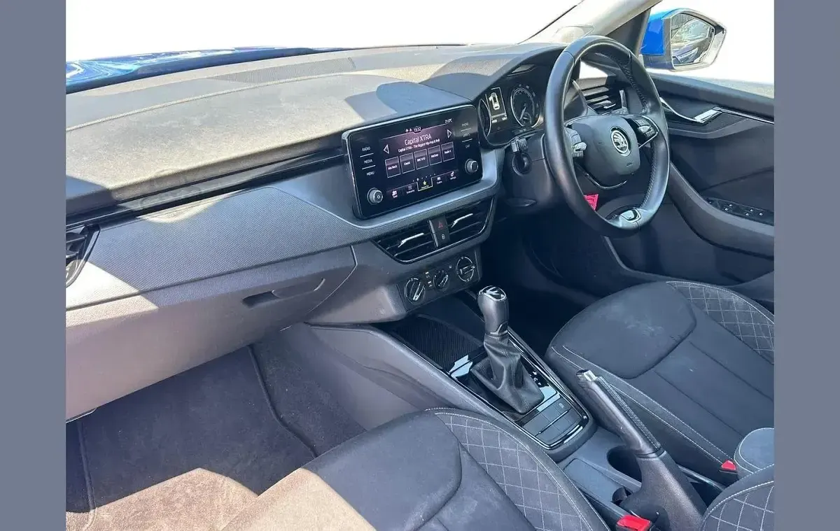 Usado Skoda Kamiq SE 115 CV (84 kW) 2021 Azul SUV