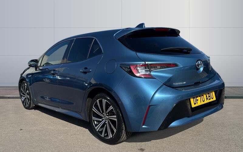 Begagnad Toyota Corolla Design 122 HK (89 kW) 2022 Halvkombi