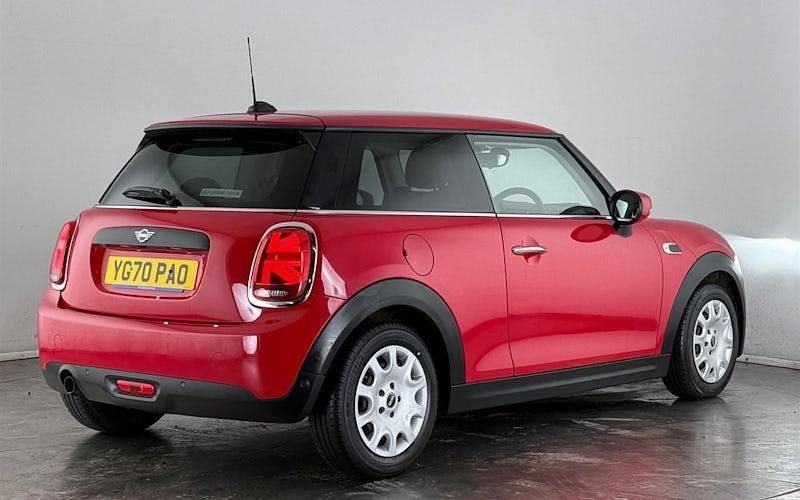 Used Mini ONE Classic 102 HP (75 kW) 2020 Red Hatchback