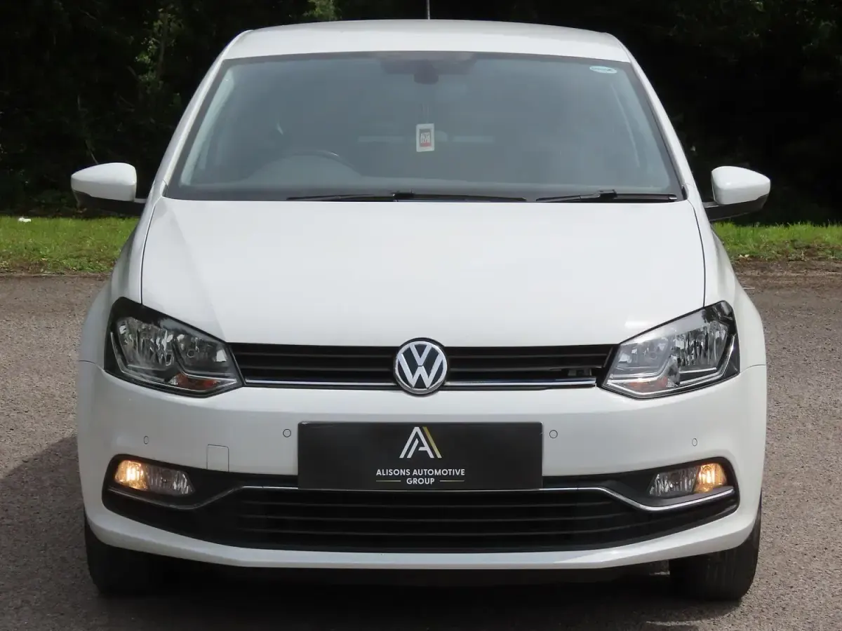 Used VW Polo Edition 75 HP (55 kW) 2017 White Hatchback