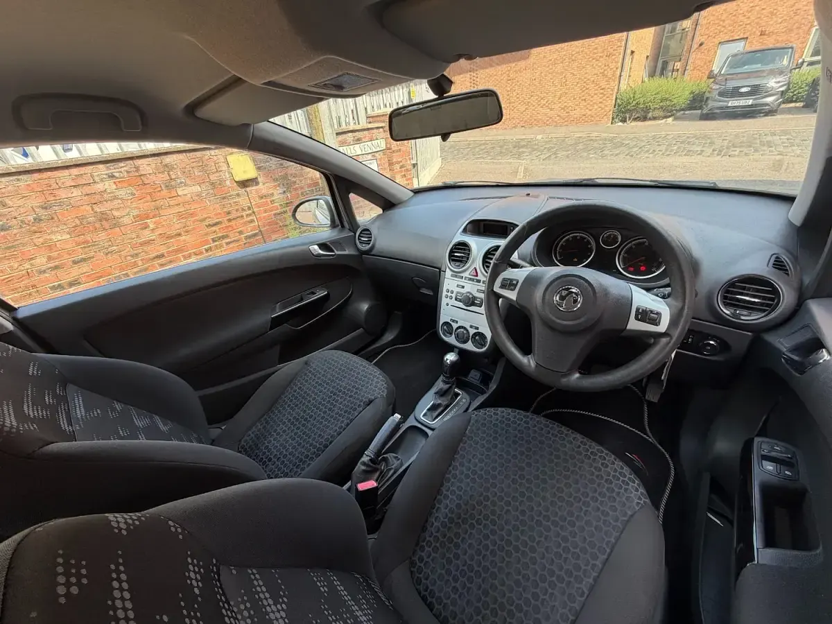 Used Vauxhall Corsa 90 HP (66 kW) 2012 Silver Hatchback
