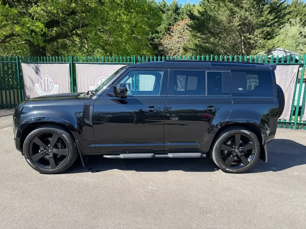 Used Land Rover Defender 525 HP (386 kW) 2022 Black SUV
