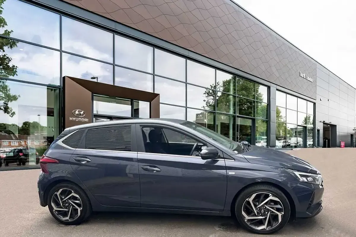 Used Hyundai i20 Premium 100 HP (73 kW) 2021 Grey Hatchback