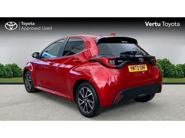 Used Toyota Yaris Hybrid Design 116 HP (85 kW) 2023 Red Hatchback