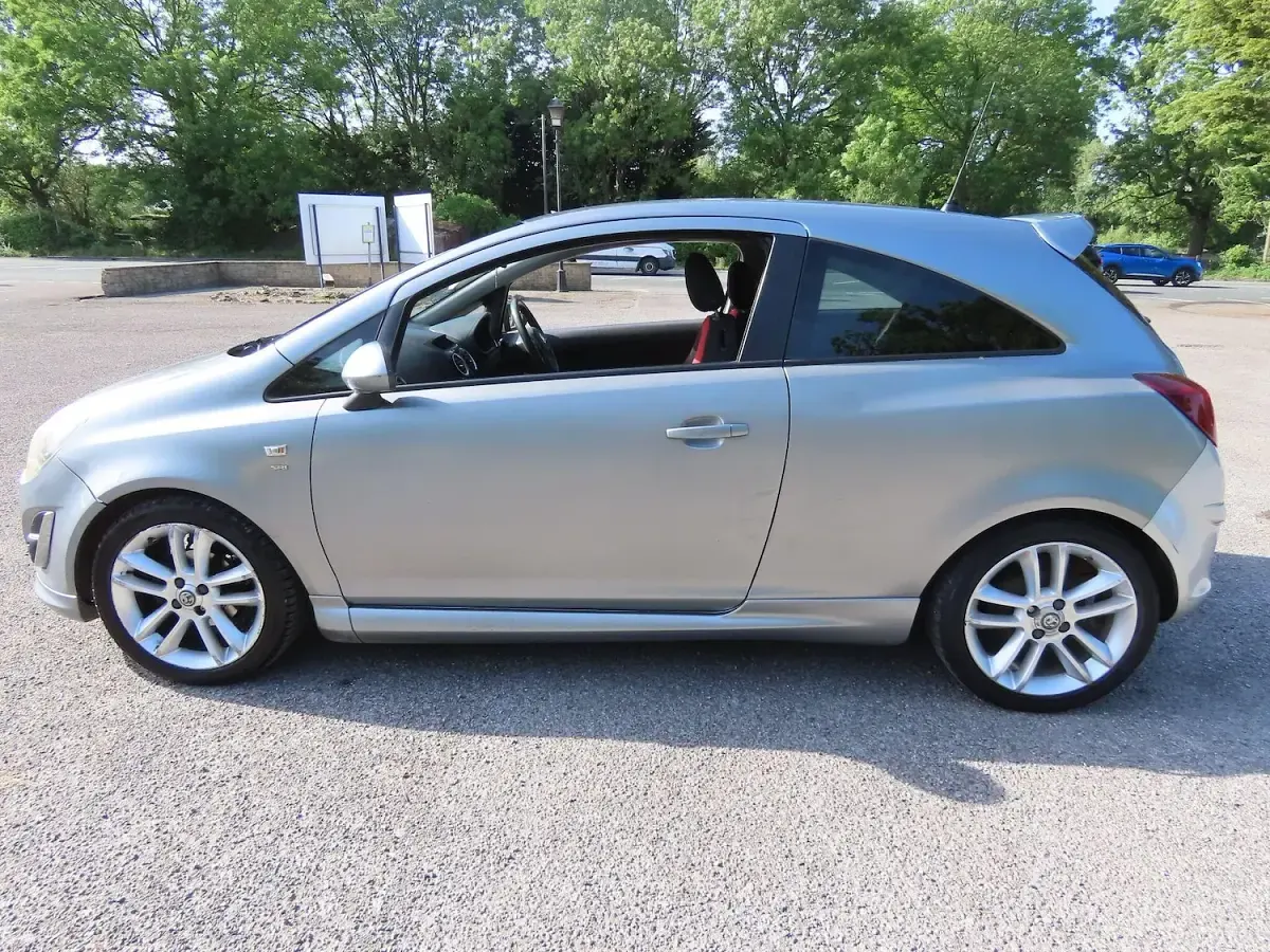 Used Vauxhall Corsa SRi 100 HP (73 kW) 2012 Silver Hatchback