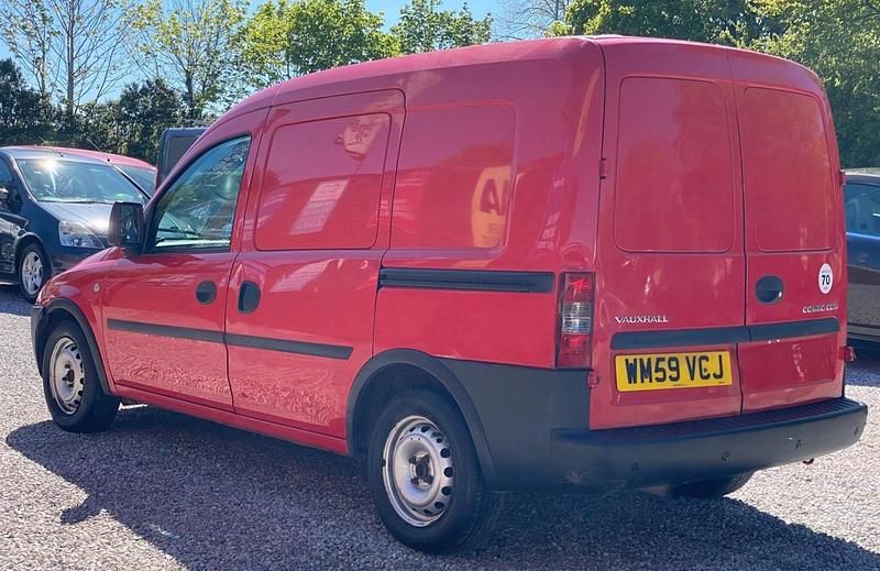 Used Vauxhall Combo 75 HP (55 kW) 2010 Red MPV