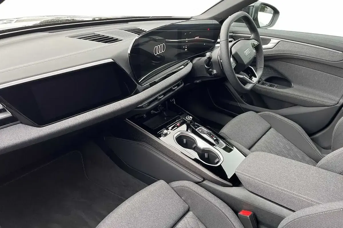 Used Audi A6 Comfort 204 HP (150 kW) 2026 Green Sedan