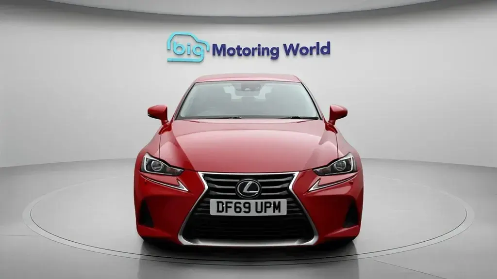 Gebraucht Lexus IS300h 223 PS (164 kW) 2020 Rot Limousine