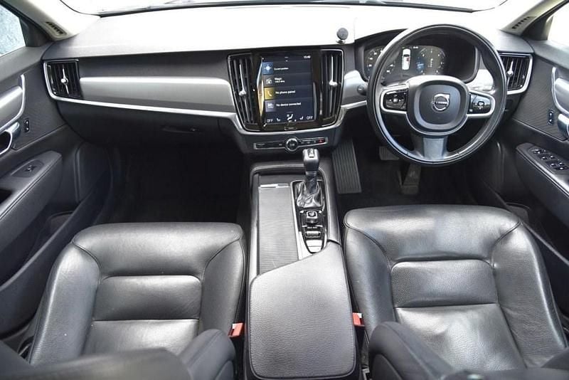 Used Volvo S90 Momentum 190 HP (139 kW) 2018 Black Sedan