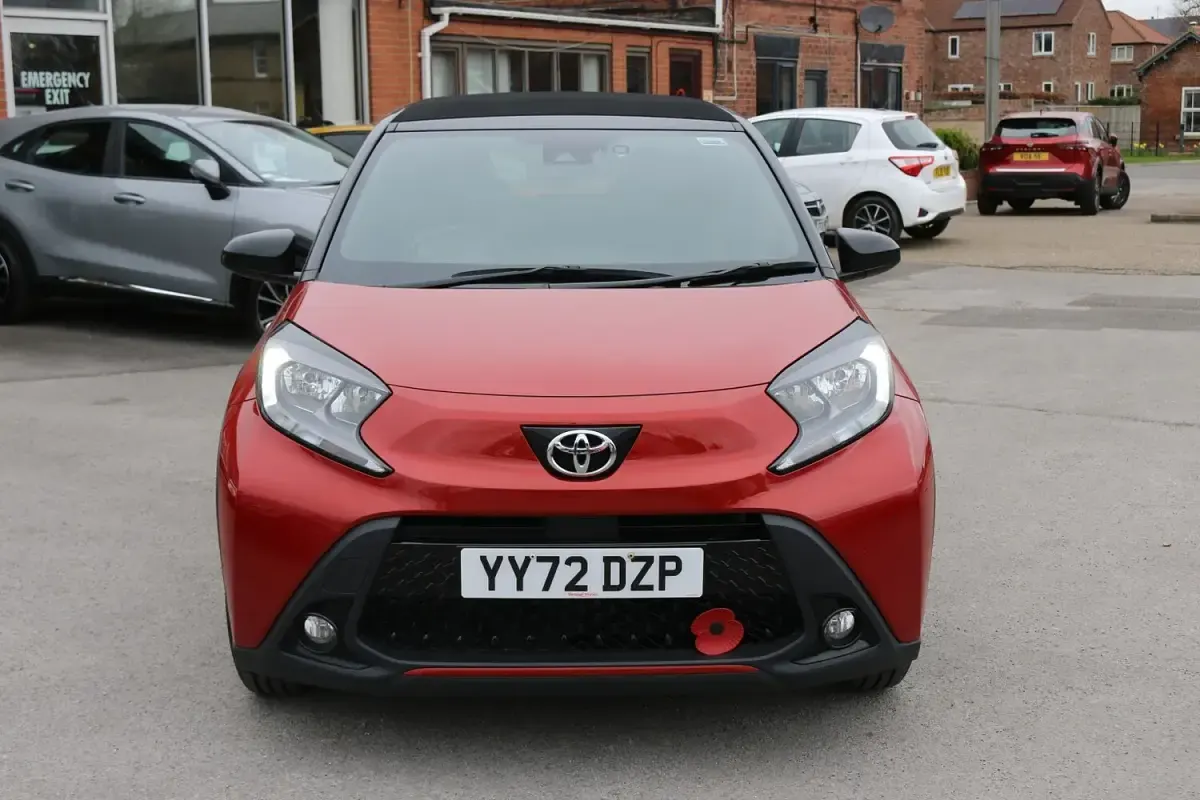 Używany Toyota Aygo X Edition 72 KM (52 kW) 2022 Czerwony SUV