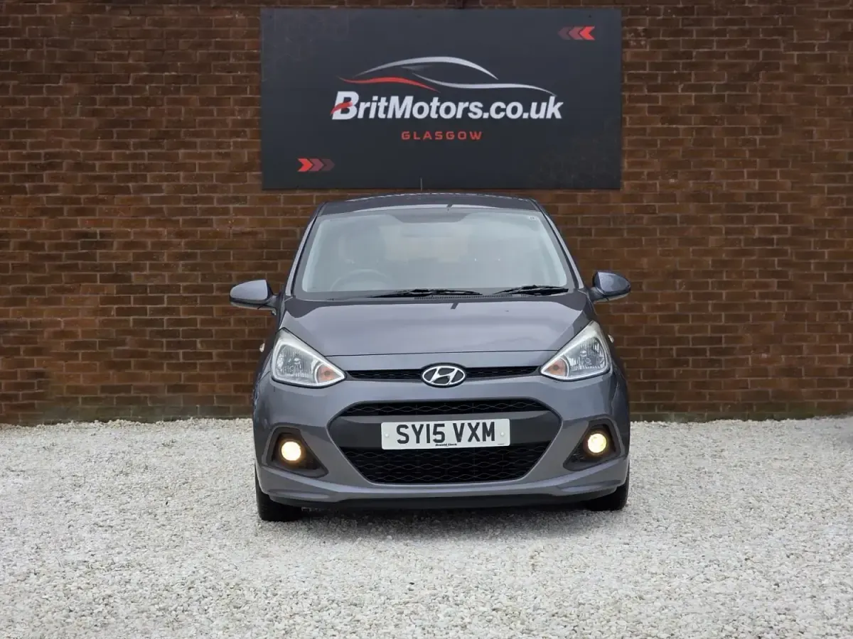 Usado Hyundai i10 SE 87 HP (63 kW) 2015 Cinzento Citadino